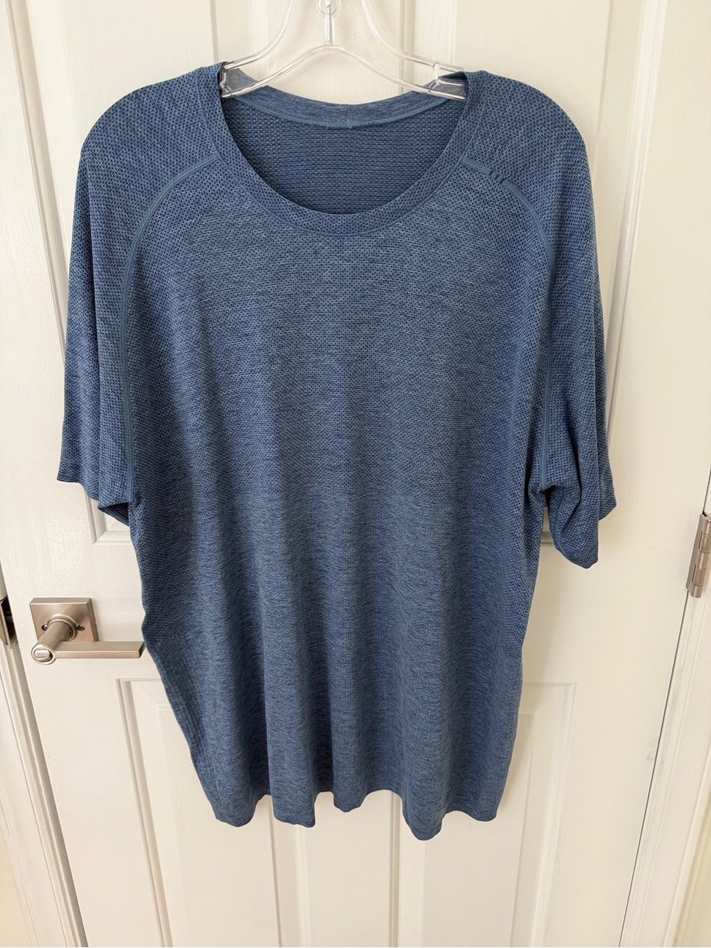 Lululemon Men’s Metal Vent Tech Short Sleeve Short in Blue